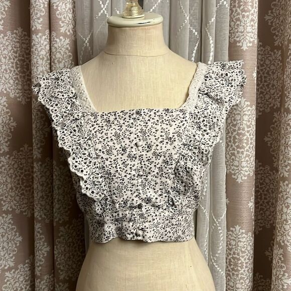 EUC American Eagle Crop Top with Open Back size medium - Picture 1 of 8
